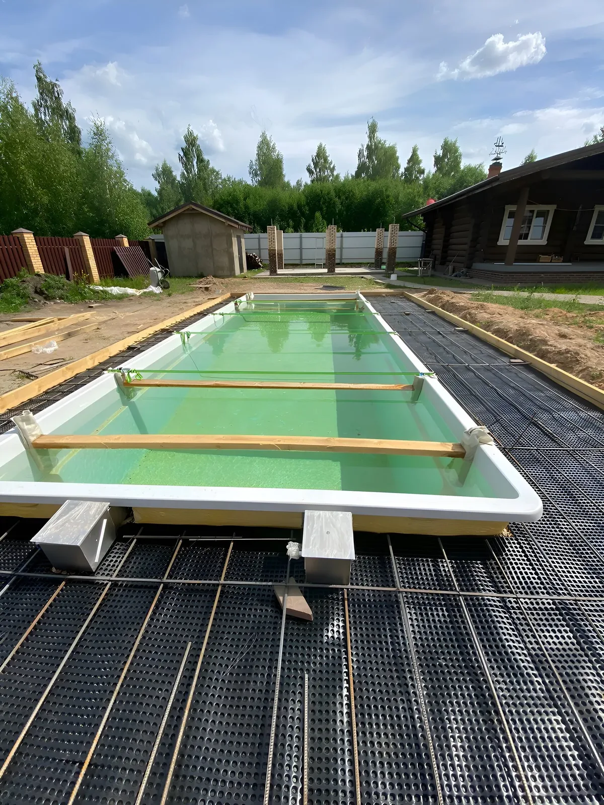 Laguna 9 — вечернее освещение в Новомосковске