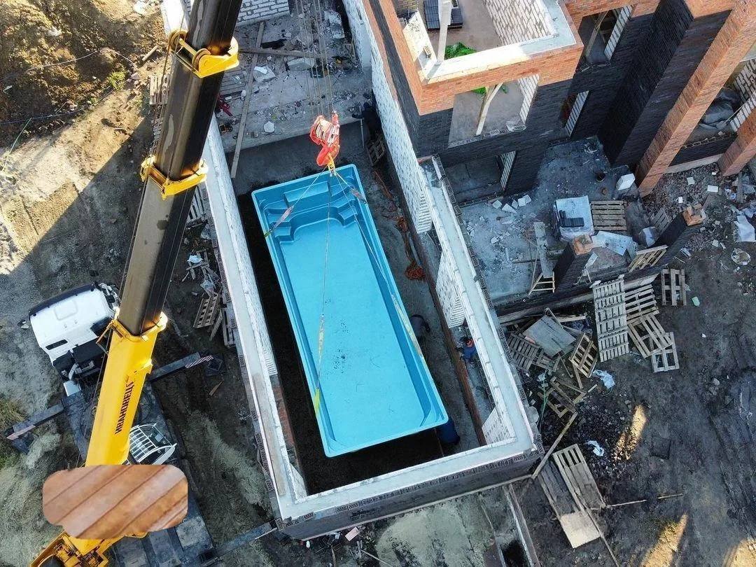 Laguna 9 — зона отдыха у бассейна в Новомосковске